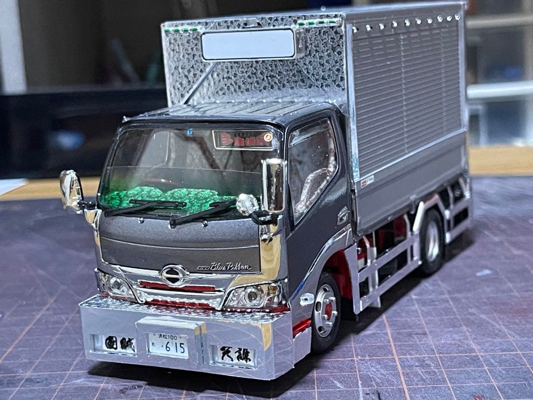 デコトラ‼️1/32★アオシマ製★楽プラ・デュトロ★完成品★
