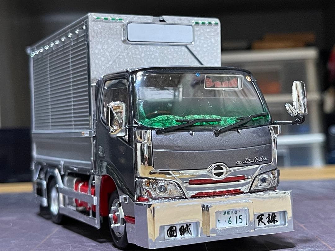デコトラ‼️1/32★アオシマ製★楽プラ・デュトロ★完成品★