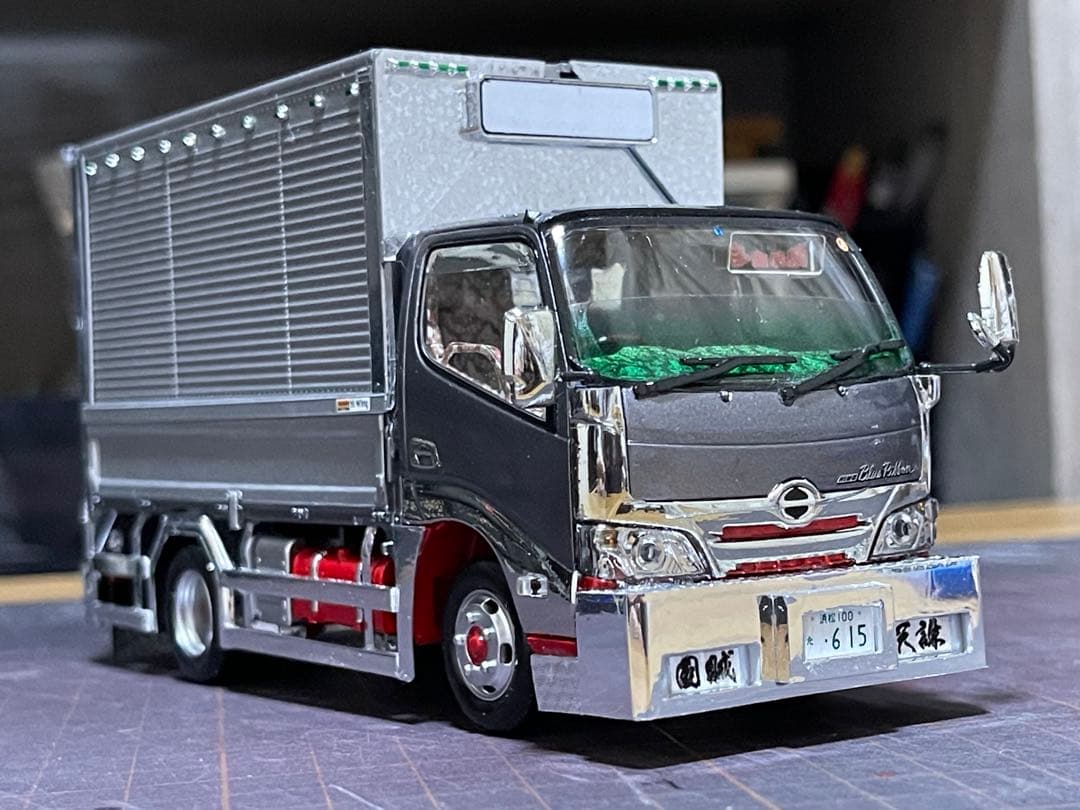 デコトラ‼️1/32★アオシマ製★楽プラ・デュトロ★完成品★