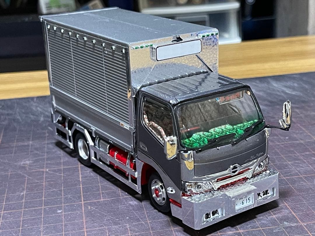 デコトラ‼️1/32★アオシマ製★楽プラ・デュトロ★完成品★
