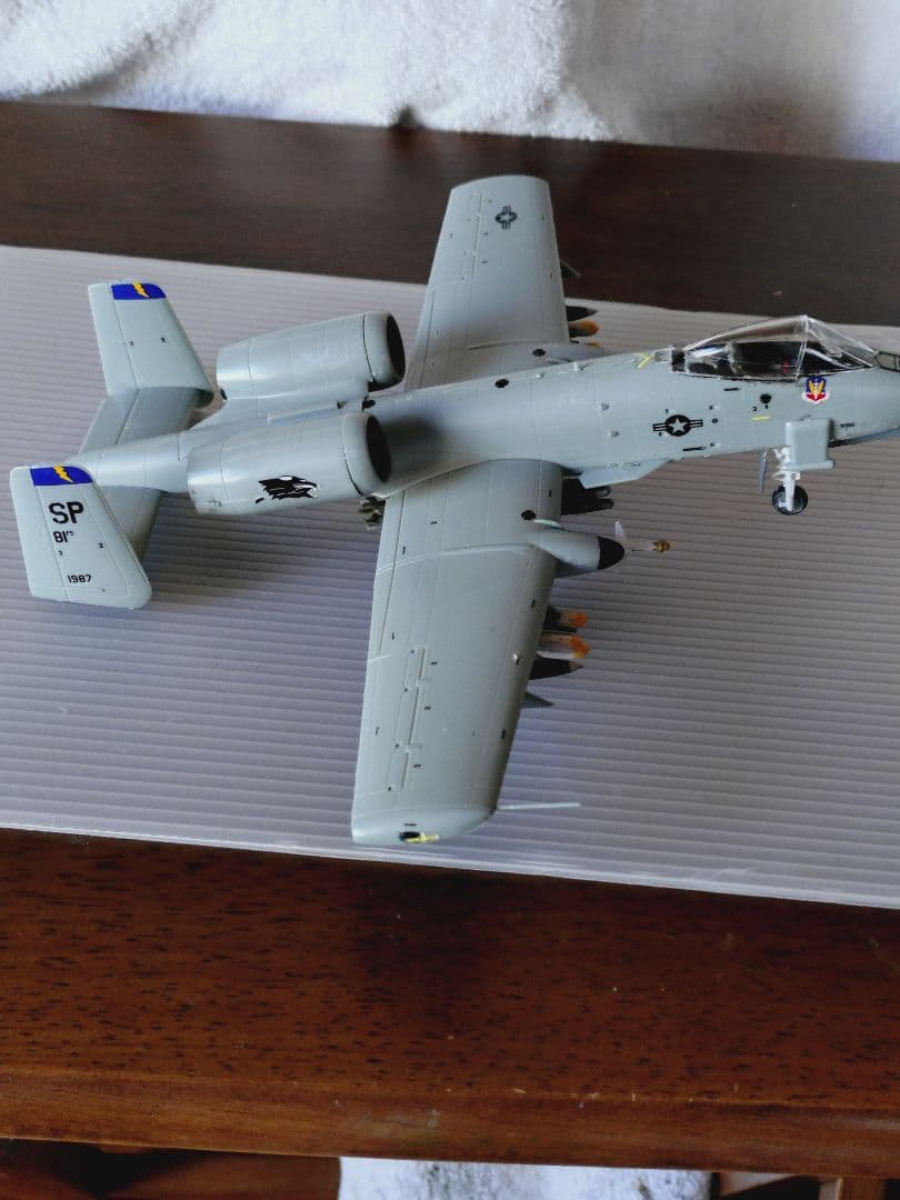 新春セール！美品完成品！空の重戦車 米空軍 A-10A サンダーボルト1/72