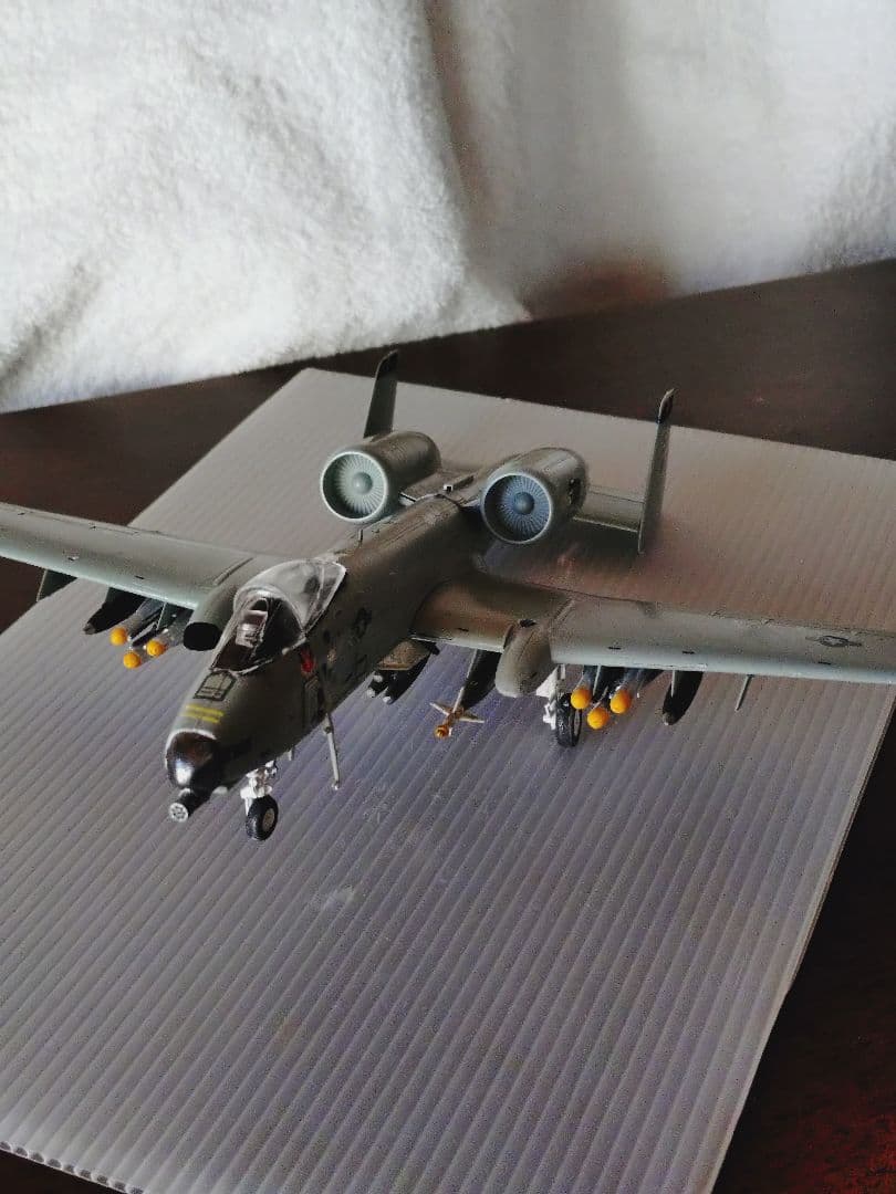 新春セール！美品完成品！空の重戦車 米空軍 A-10A サンダーボルト1/72