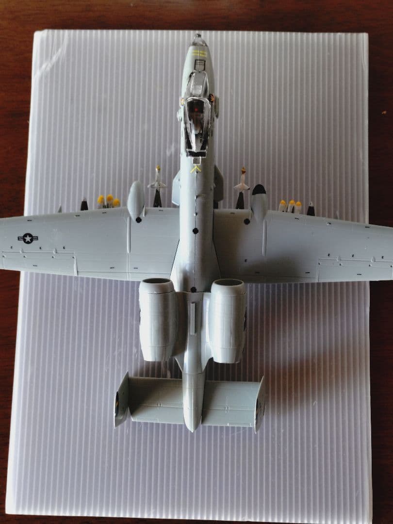 新春セール！美品完成品！空の重戦車 米空軍 A-10A サンダーボルト1/72