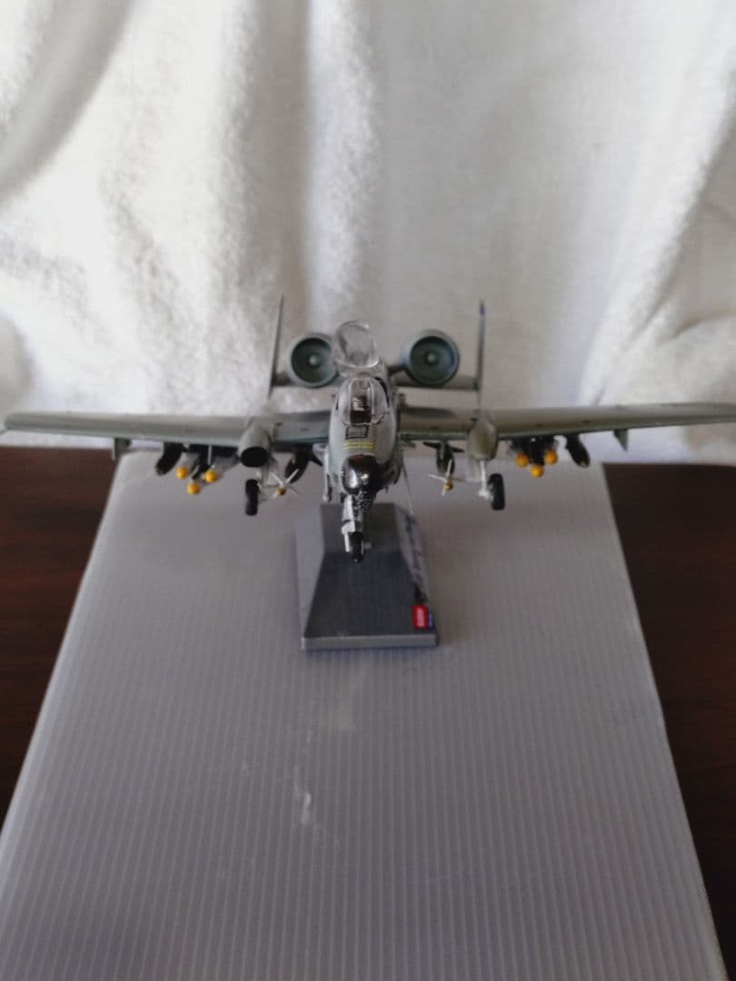新春セール！美品完成品！空の重戦車 米空軍 A-10A サンダーボルト1/72