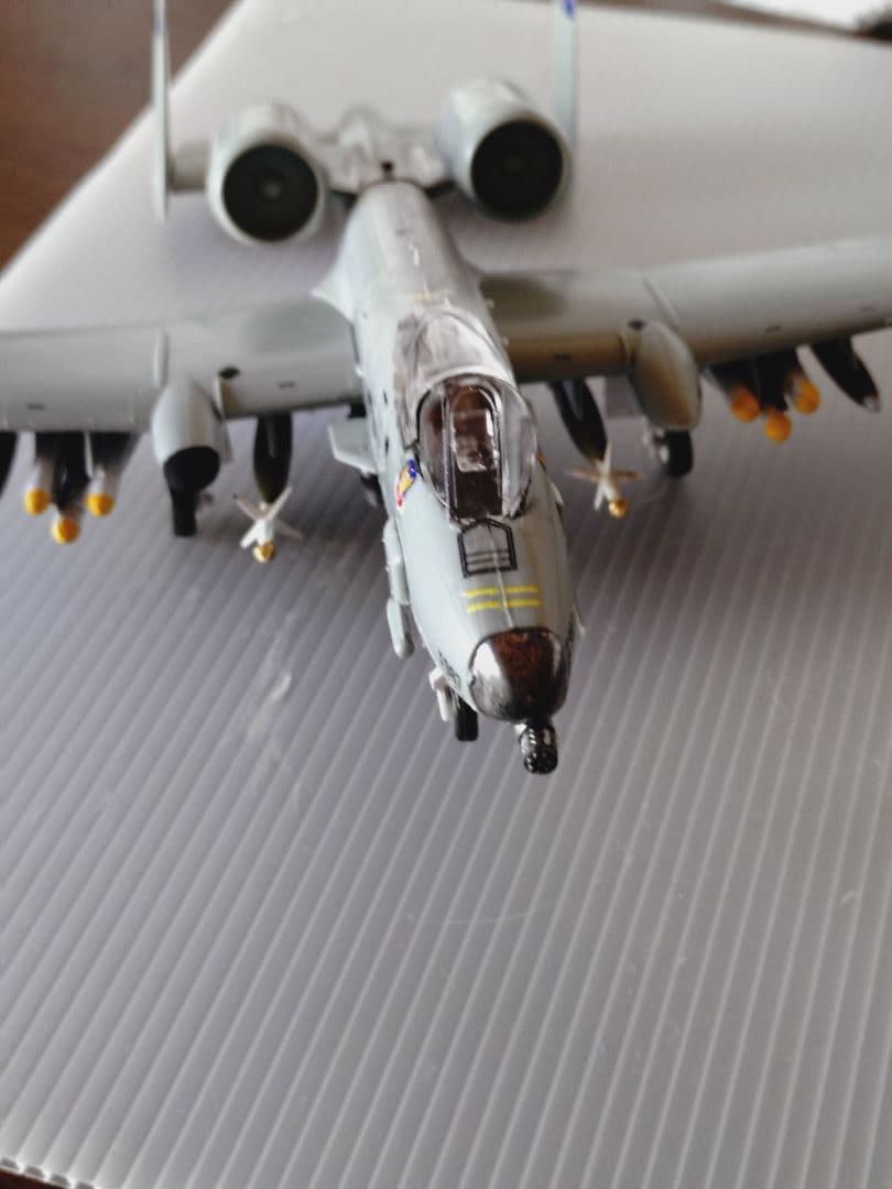 新春セール！美品完成品！空の重戦車 米空軍 A-10A サンダーボルト1/72