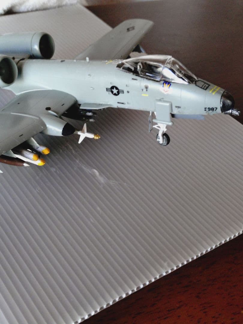 新春セール！美品完成品！空の重戦車 米空軍 A-10A サンダーボルト1/72
