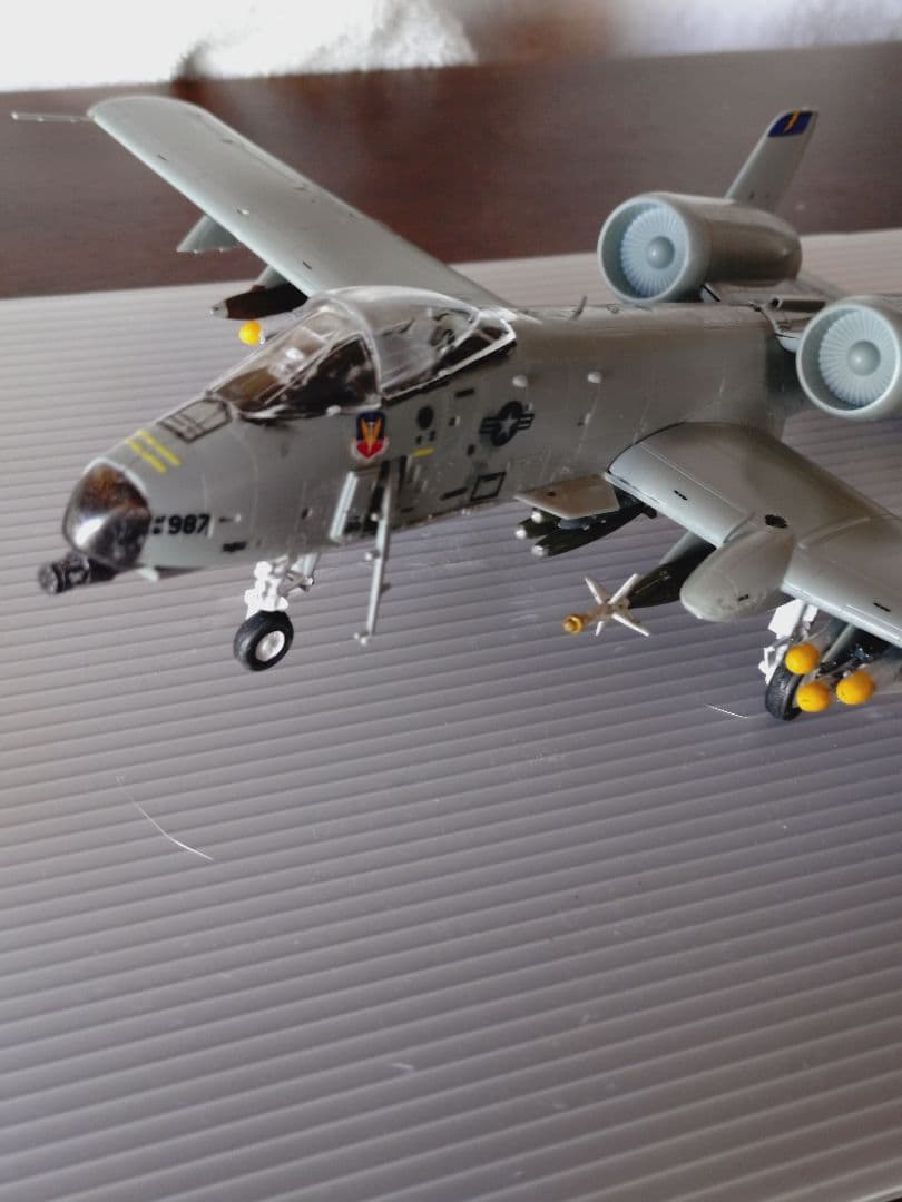 新春セール！美品完成品！空の重戦車 米空軍 A-10A サンダーボルト1/72