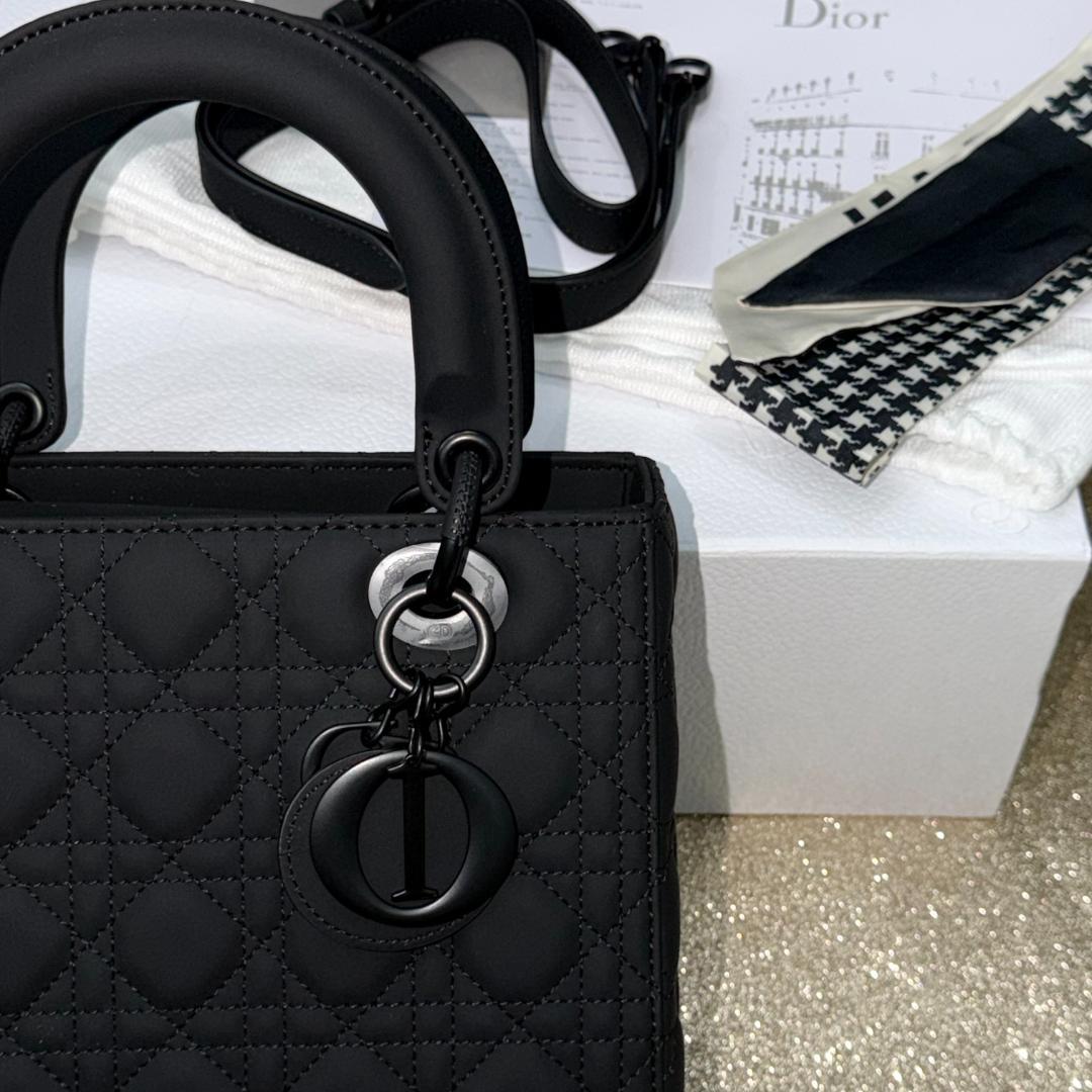 【美品】 CHRISTIAN DIOR ブラックキルティングショルダーバッグ