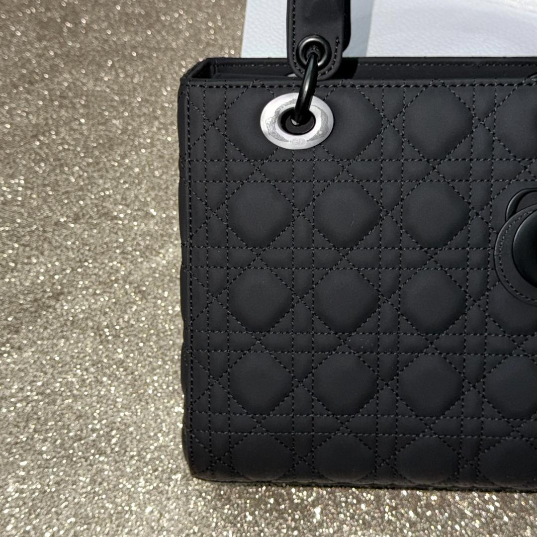 【美品】 CHRISTIAN DIOR ブラックキルティングショルダーバッグ
