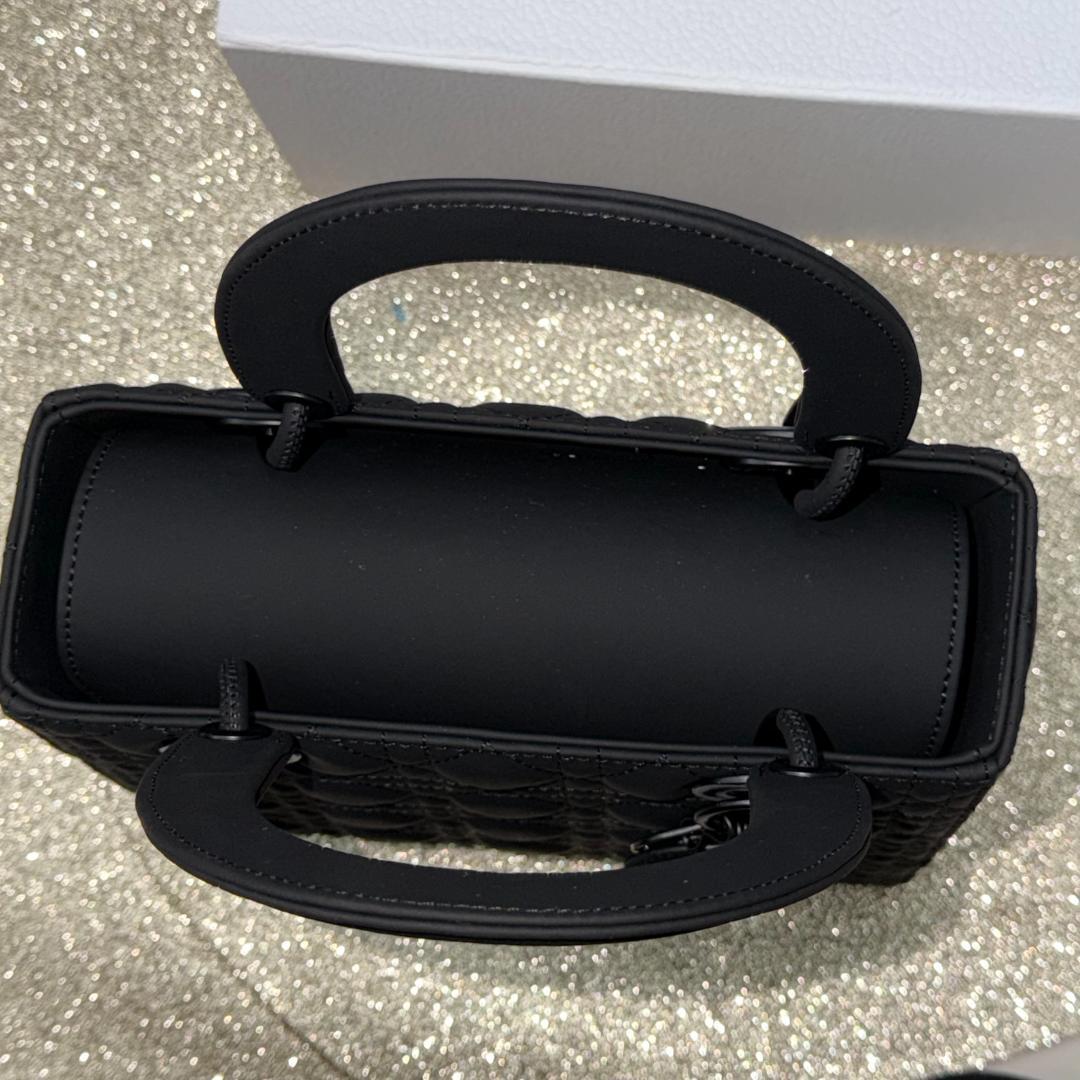 【美品】 CHRISTIAN DIOR ブラックキルティングショルダーバッグ
