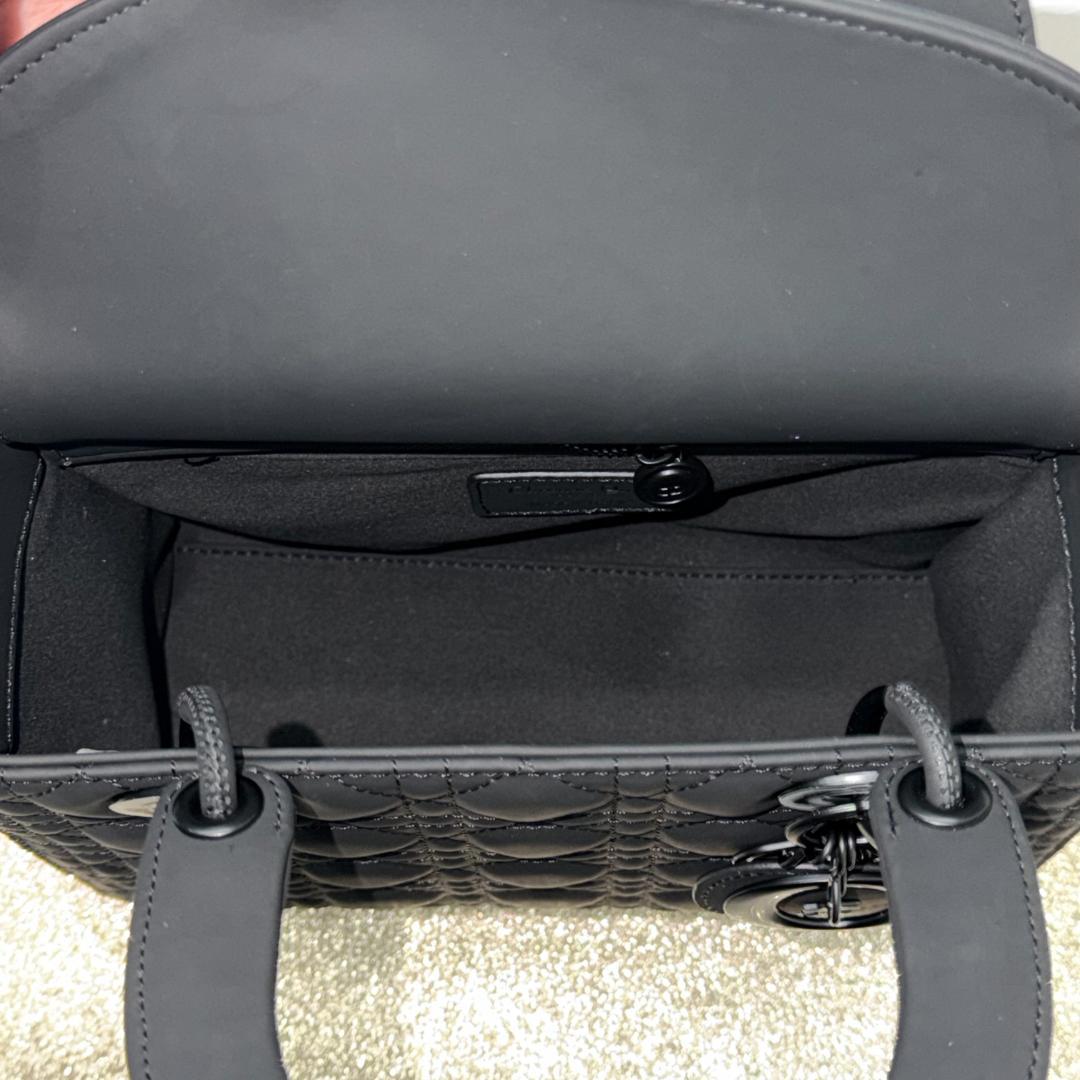 【美品】 CHRISTIAN DIOR ブラックキルティングショルダーバッグ