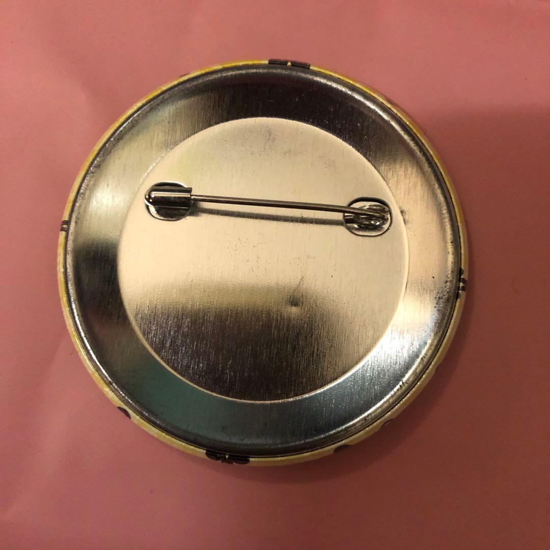 鈴木入間　缶バッジ 魔入りました！入間くん カラ鉄 カラオケの鉄人