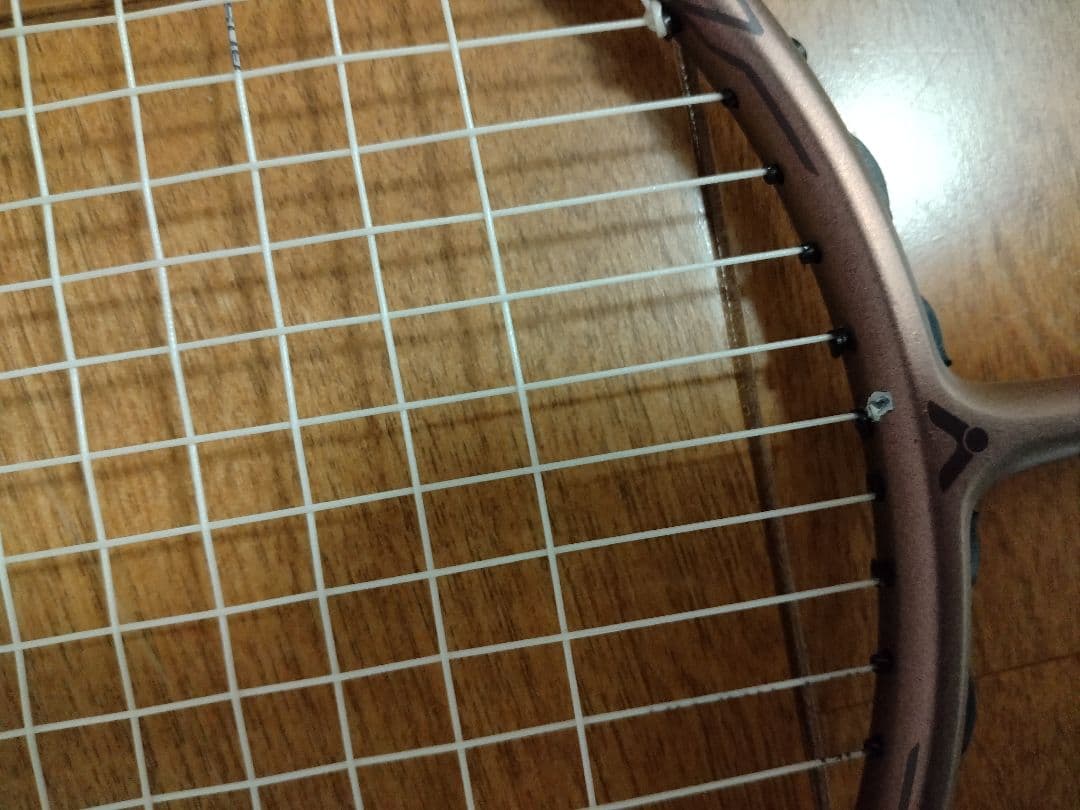 VICTOR　スラスターHAWK 4U5 張り済