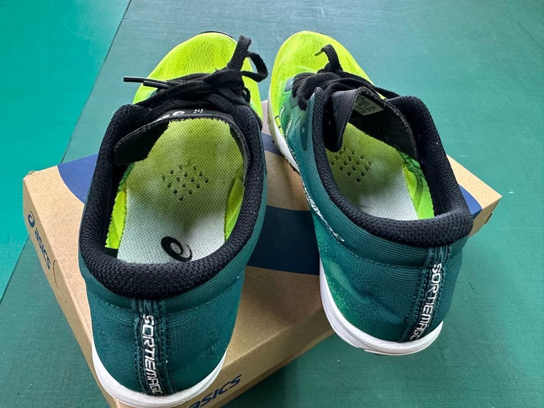 ASICS ソーティマジック 3 スパイクシューズ グリーン/イエロー