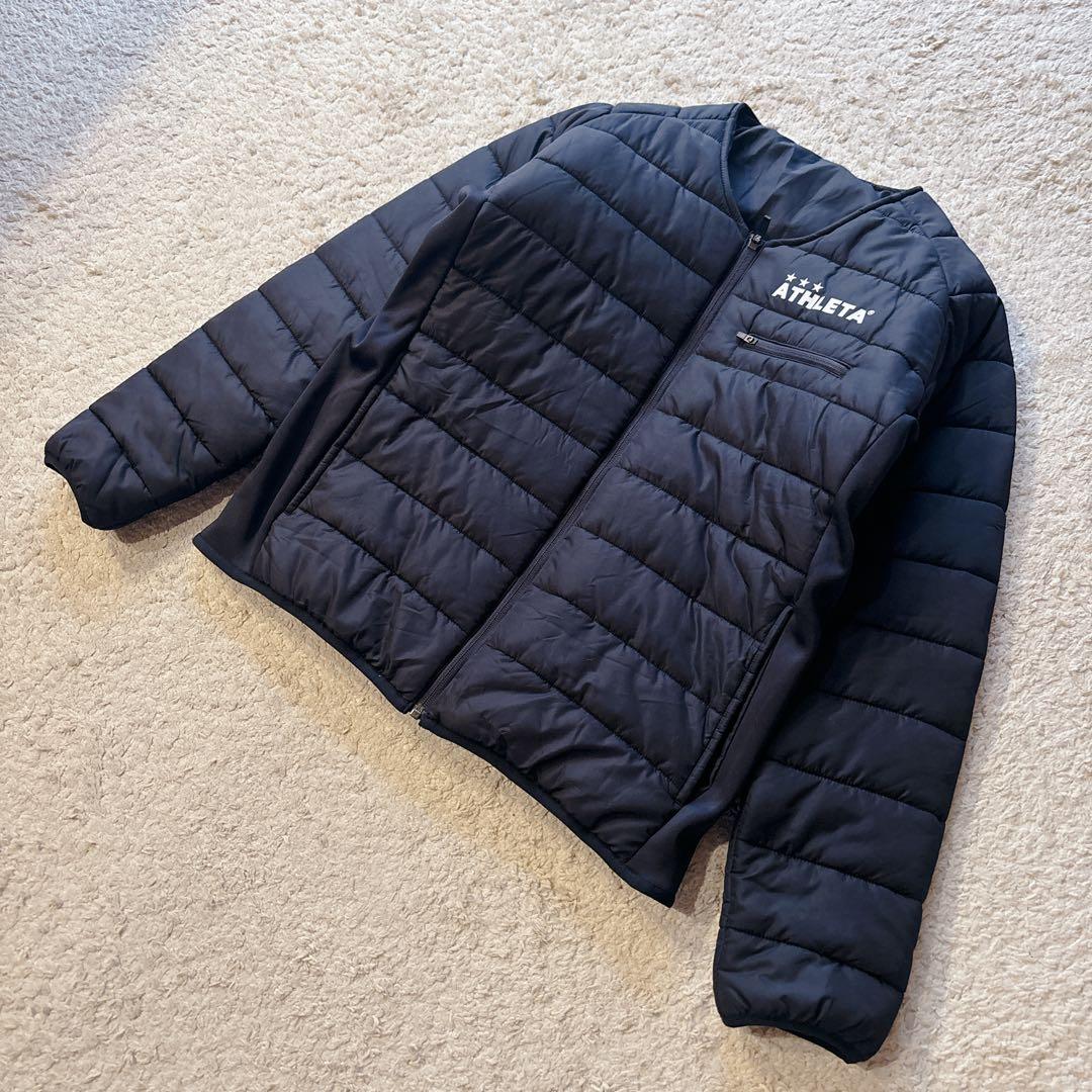 美品 ATHLETA アスレタ ノーカラー中綿ダウンジャケット L ネイビー