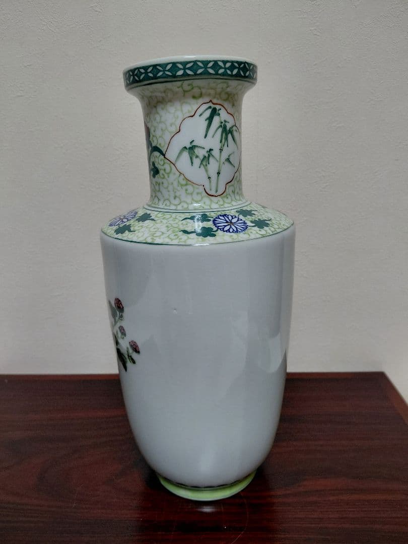 中国製の花瓶　詳細不明