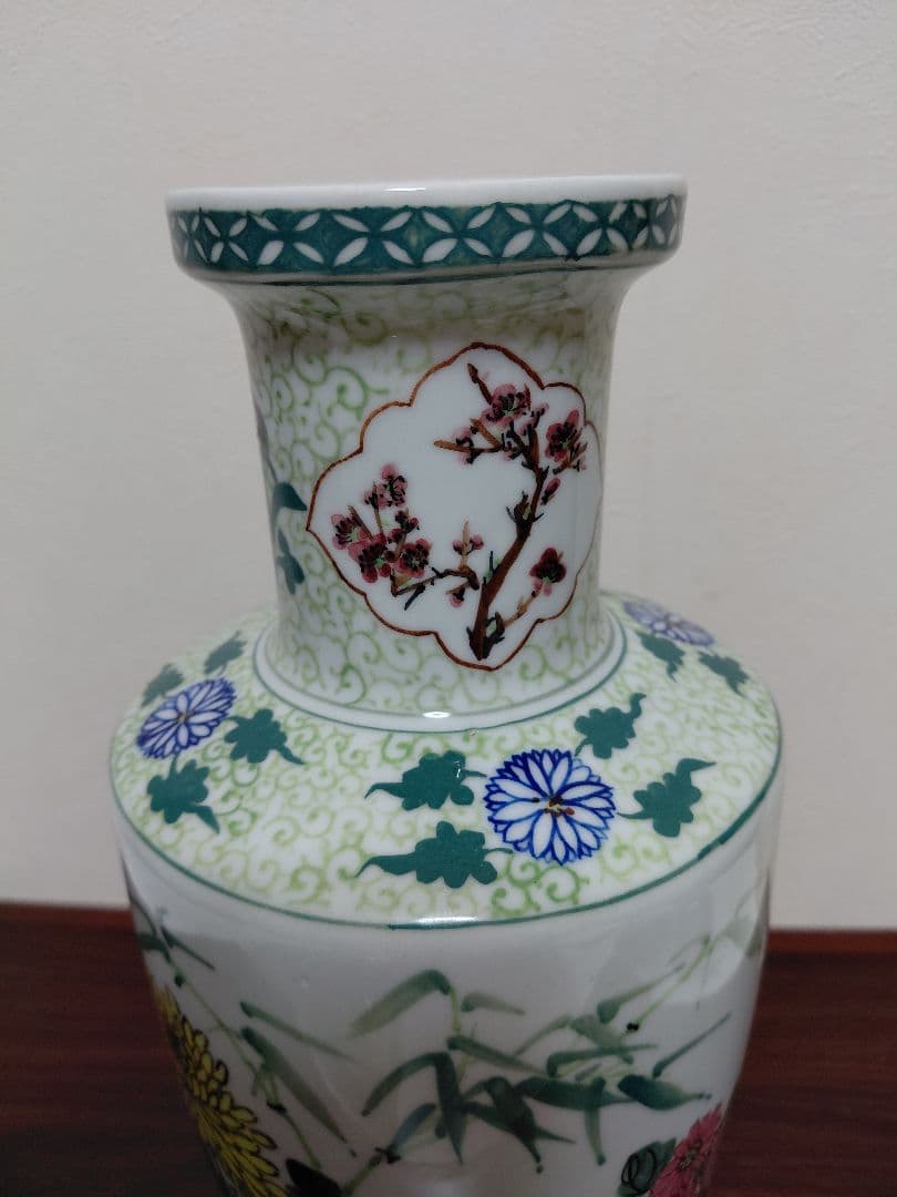 中国製の花瓶　詳細不明