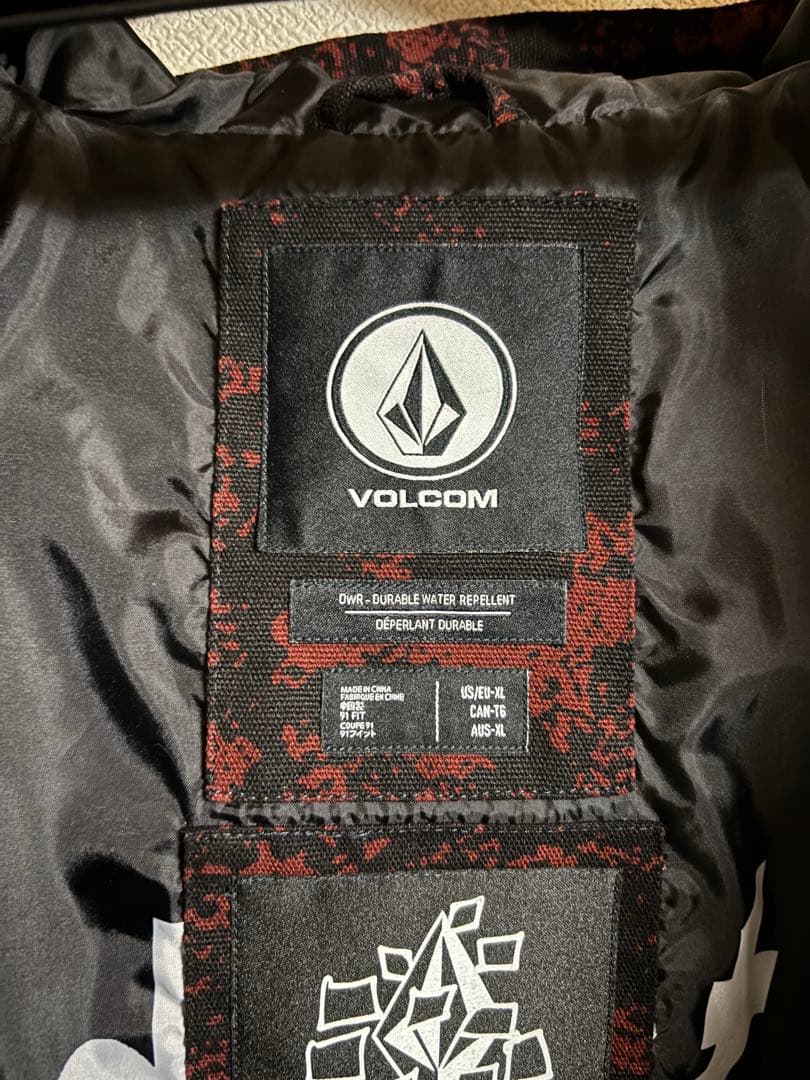 VOLCOM スノーボードジャケット 黒赤
