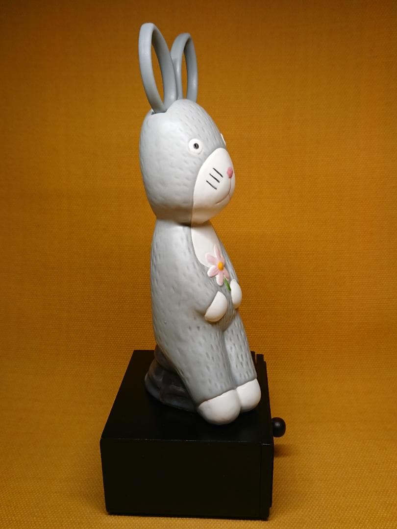 【美品】人形　兎　小物入れ　陶器　置物　インテリア　工芸品　美術品　A1076