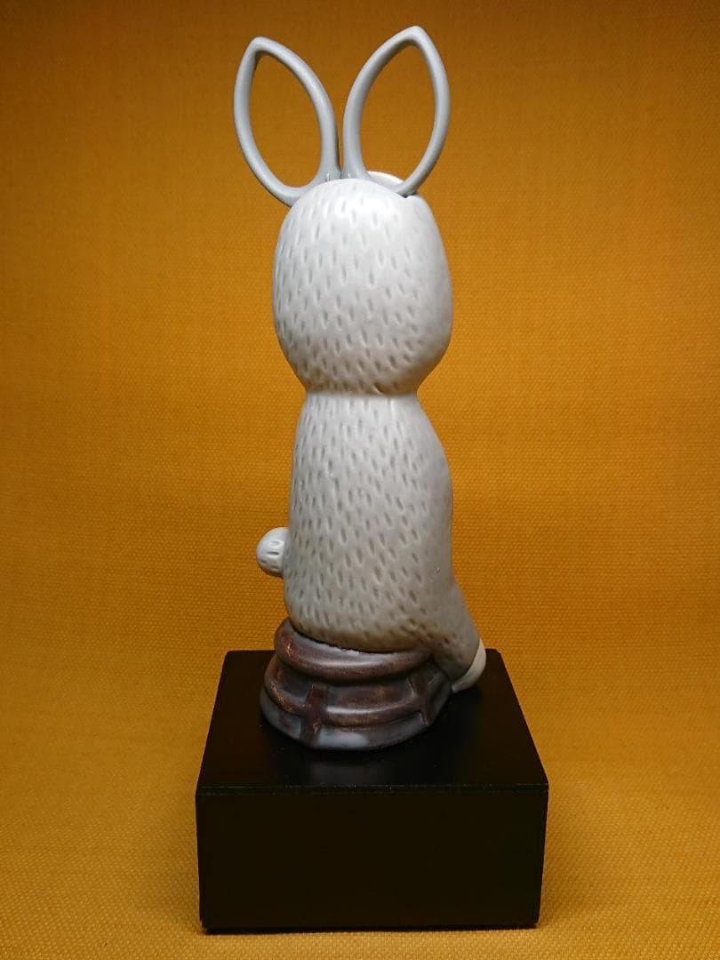 【美品】人形　兎　小物入れ　陶器　置物　インテリア　工芸品　美術品　A1076