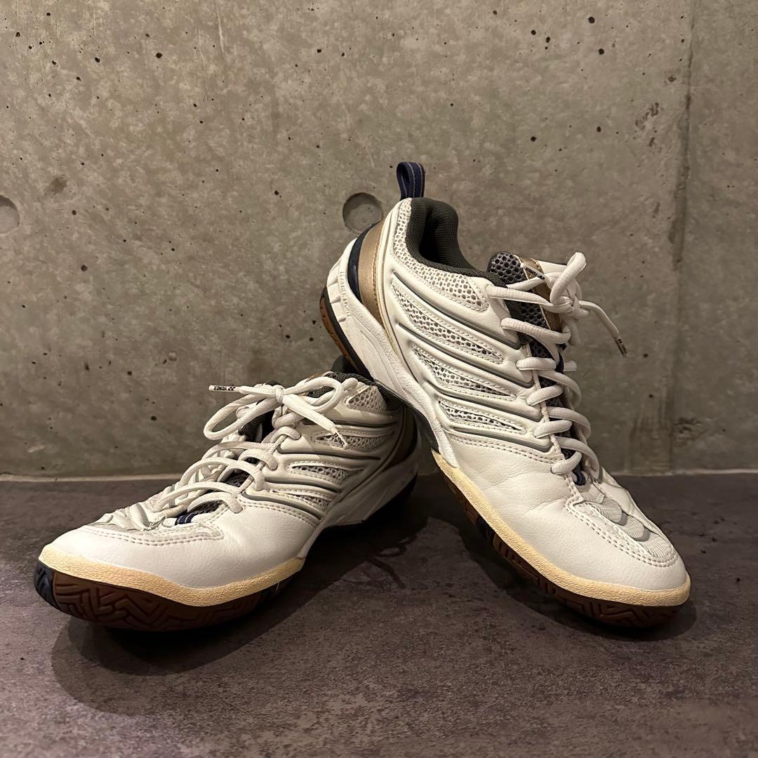 【極美品】ヨネックス パワークッションワイド79 バドミントンシューズ 27.5