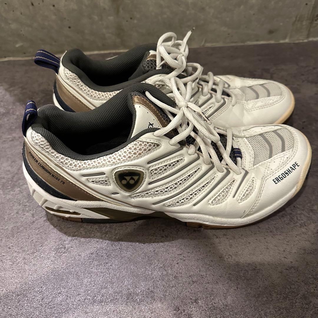 【極美品】ヨネックス パワークッションワイド79 バドミントンシューズ 27.5