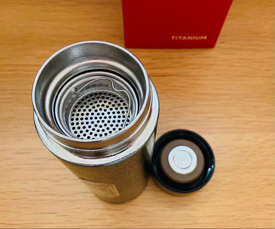 TITANIUM チタン 真空 ボトル 魔法瓶 水筒 茶こし付き ブルーシルバー