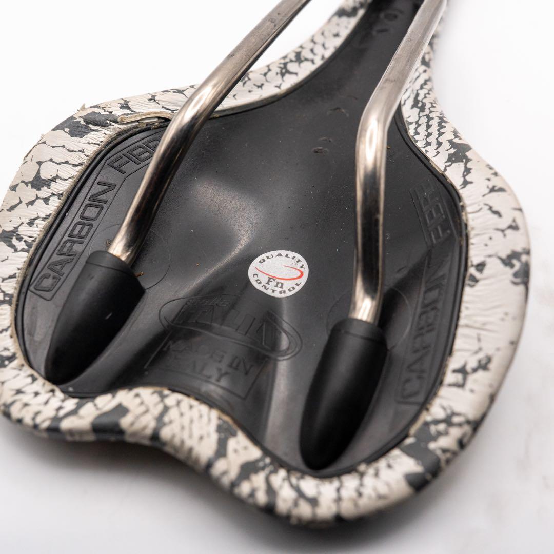 Selle ITALIA SLR カーボンボディ チタンレール 限定パイソン