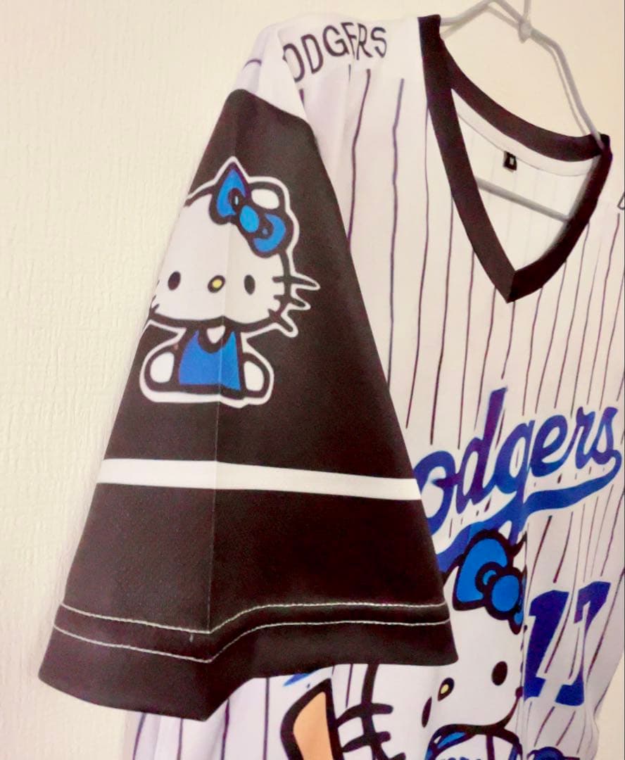 ✮希少☆最終値下げ☆新品✮ハローキティ50周年ドジャースコラボ☆黒×青