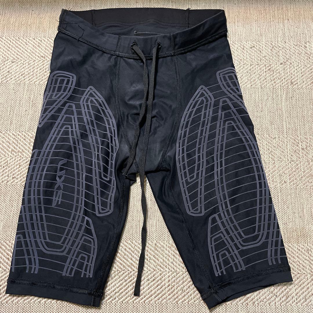2xu ハーフタイツ　XSサイズ