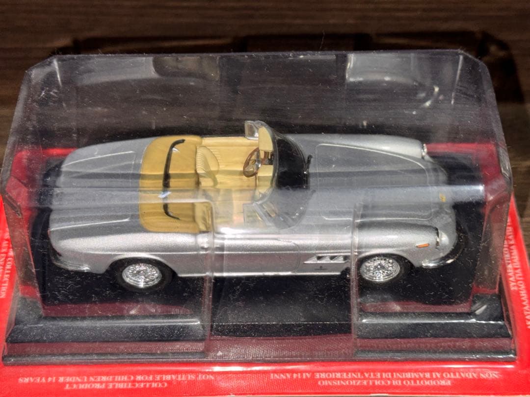 Ferrari 330 GTS ミニカー 1/43スケール