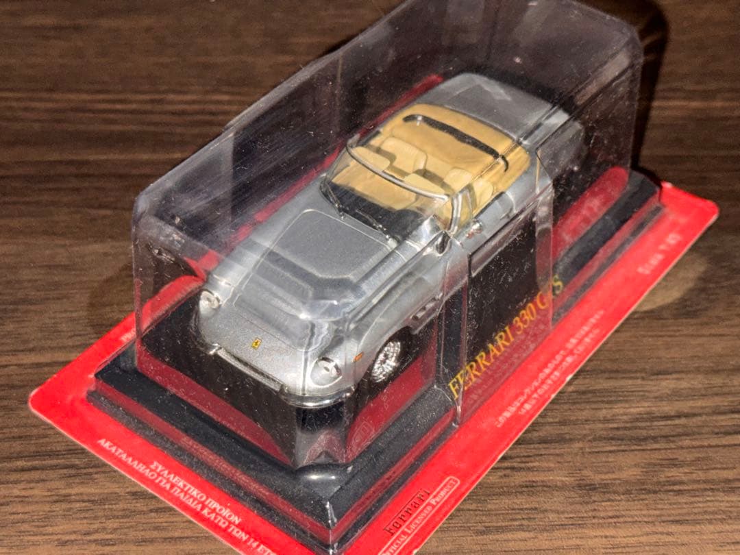 Ferrari 330 GTS ミニカー 1/43スケール