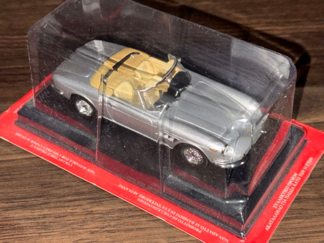 Ferrari 330 GTS ミニカー 1/43スケール