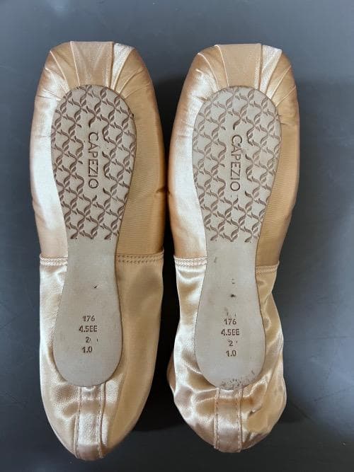 カペジオ コンテンポラ 41/2EE Capezio Contempora