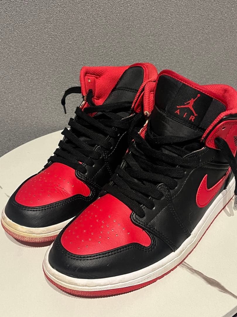 Nike Air Jordan 1 Mid Bred Toeハイカット 赤黒