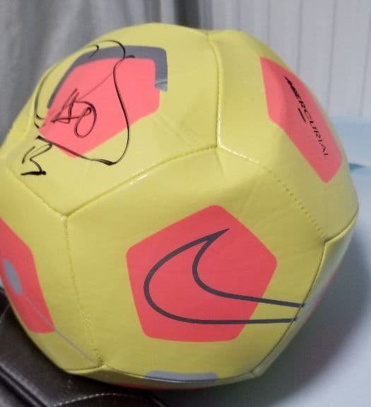 サッカーメキシコ代表、ギジェルモ・オチョア、直筆サイン入、NIKEサッカーボール