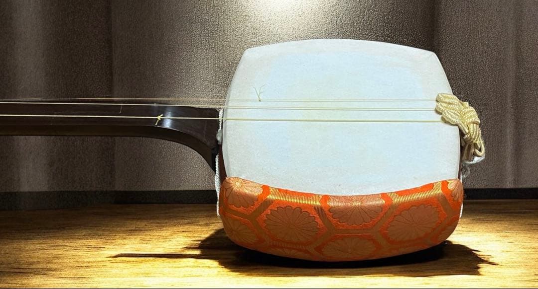 三味線　革と弦の張り替えが必要なので格安で出品します♪