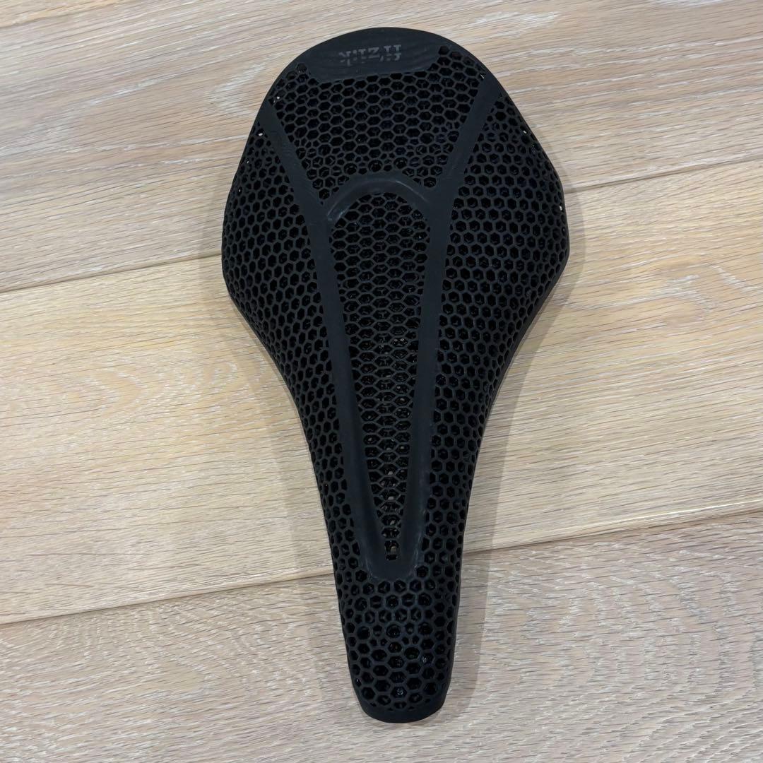 Fizik Argo Adaptive Vento R1 サドル 140mm