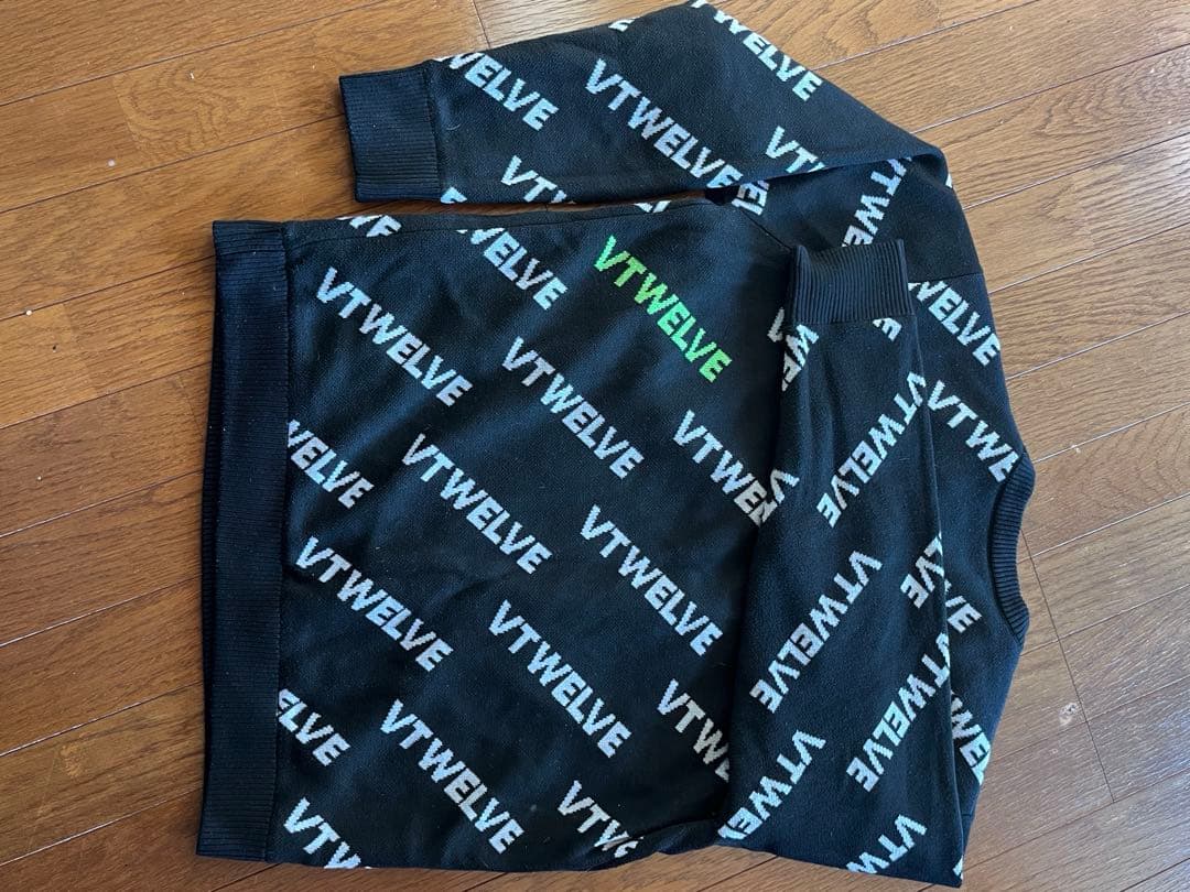 専用　VTWELVE ブラック クルーネックセーター