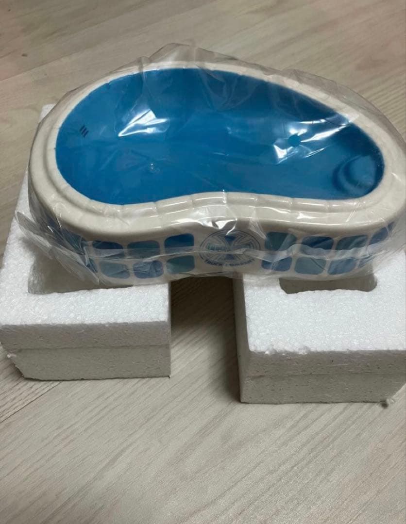 や*ん様 independent灰皿 置物　陶器　プール　インディペンデント