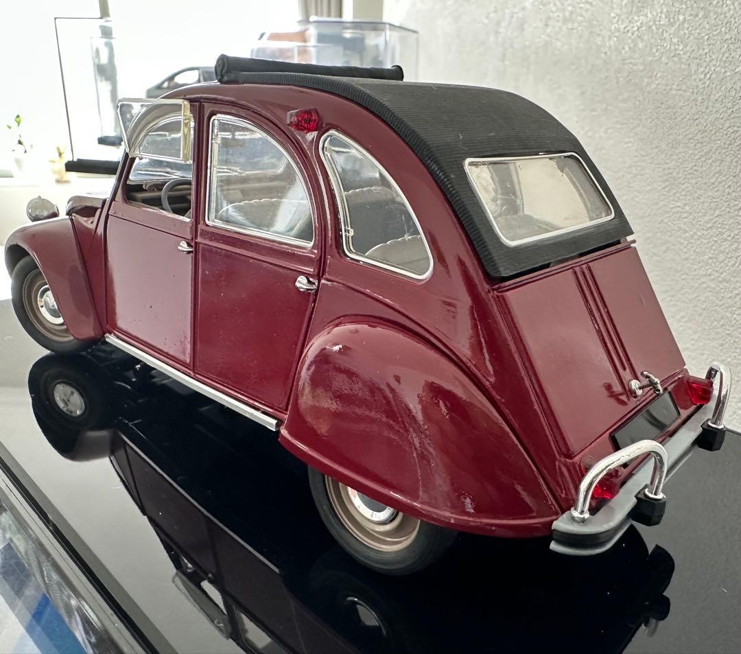 シトロエン 2CV 赤 ミニカー 約1/18スケールディスプレイケース付