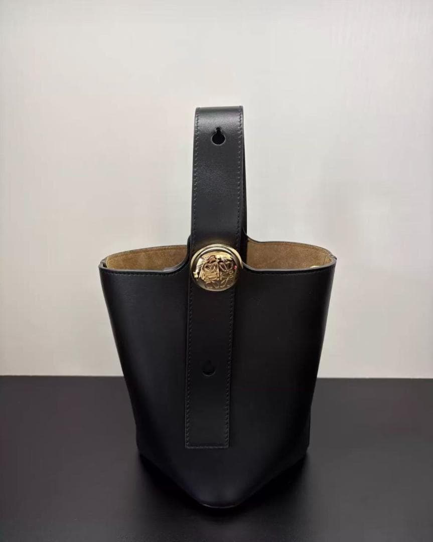 LOEWE ブラック レザー ハンドバッグ~~~