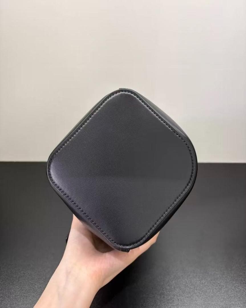 LOEWE ブラック レザー ハンドバッグ~~~