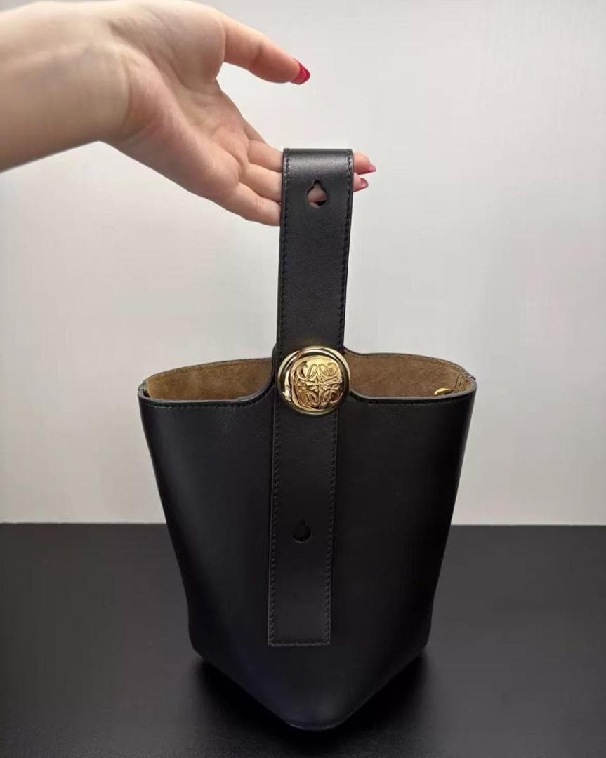 LOEWE ブラック レザー ハンドバッグ~~~