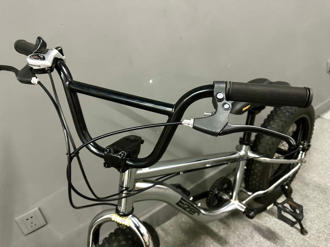 新品未使用【極太タイヤ×7段変速】ストリート映え！ファットタイヤバイク BMX