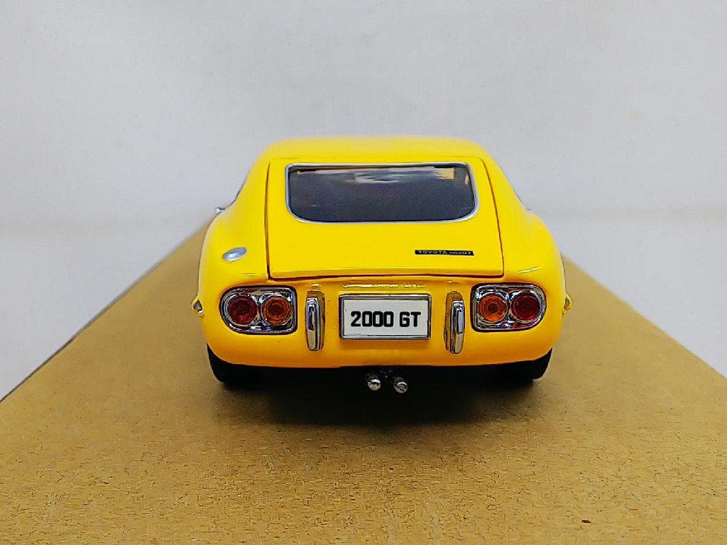 シュコー製 1/24 トヨタ 2000GT ダイキャストモデルミニカー