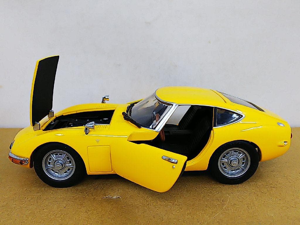 シュコー製 1/24 トヨタ 2000GT ダイキャストモデルミニカー