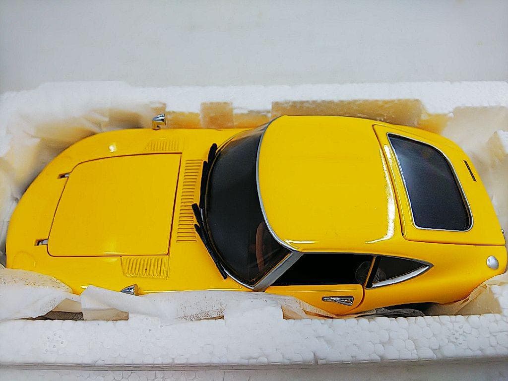 シュコー製 1/24 トヨタ 2000GT ダイキャストモデルミニカー