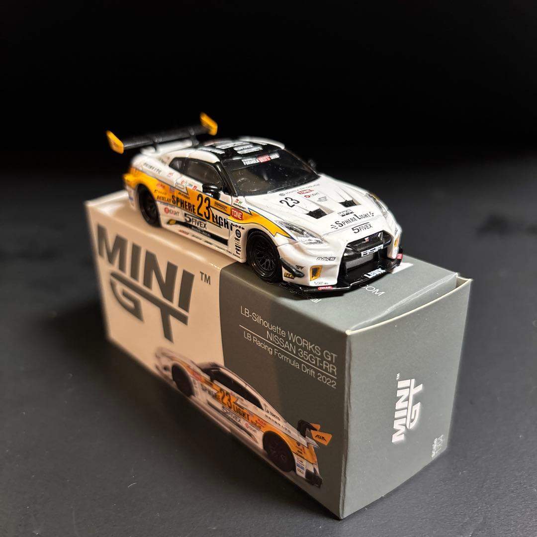 ミニカー MINIGT 164 LB- Silhuett Works GT 35GT-RR