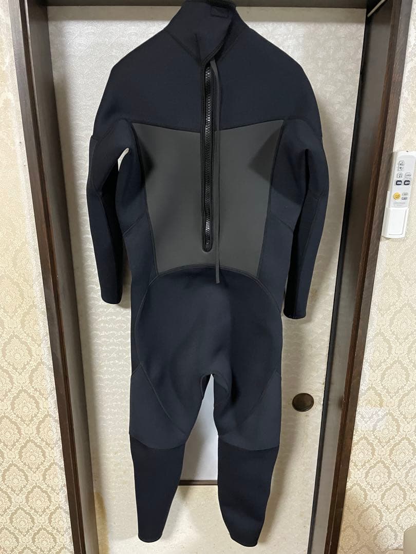 新品未使用　2mm/3mmウェットスーツ